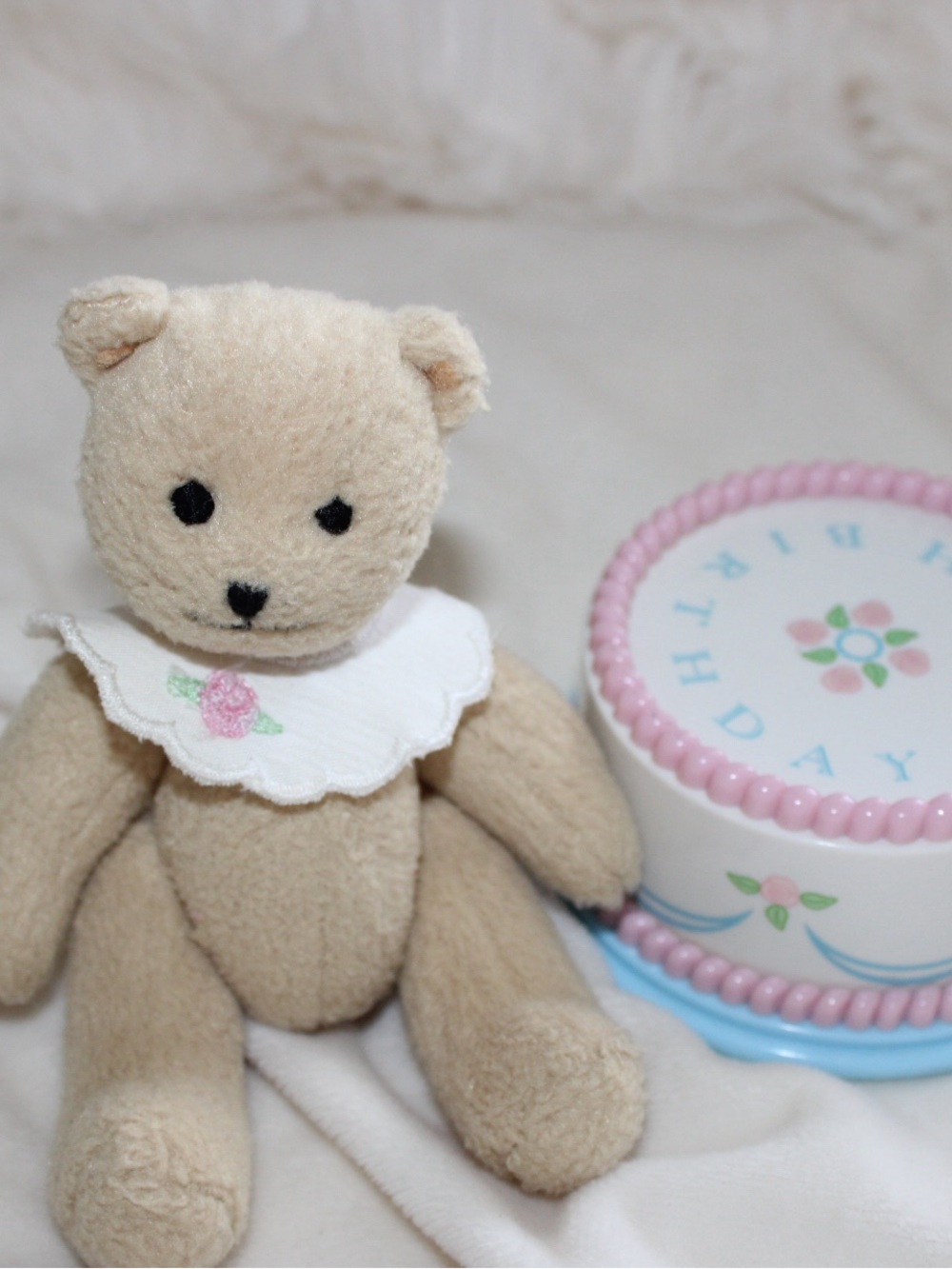 American Girl **Rare Bitty Baby birthday cake and bib for bear